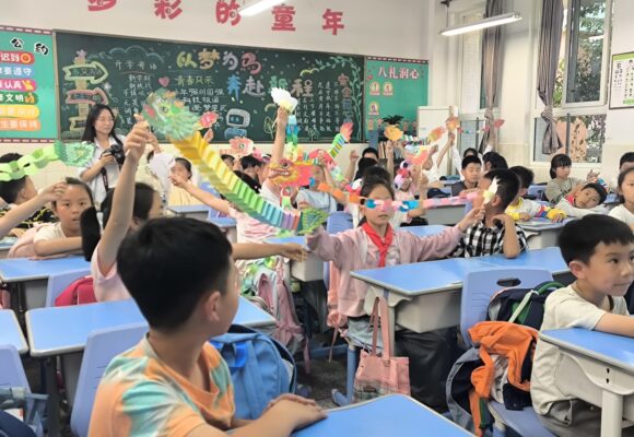 草把龙AI“走进”状元小学
